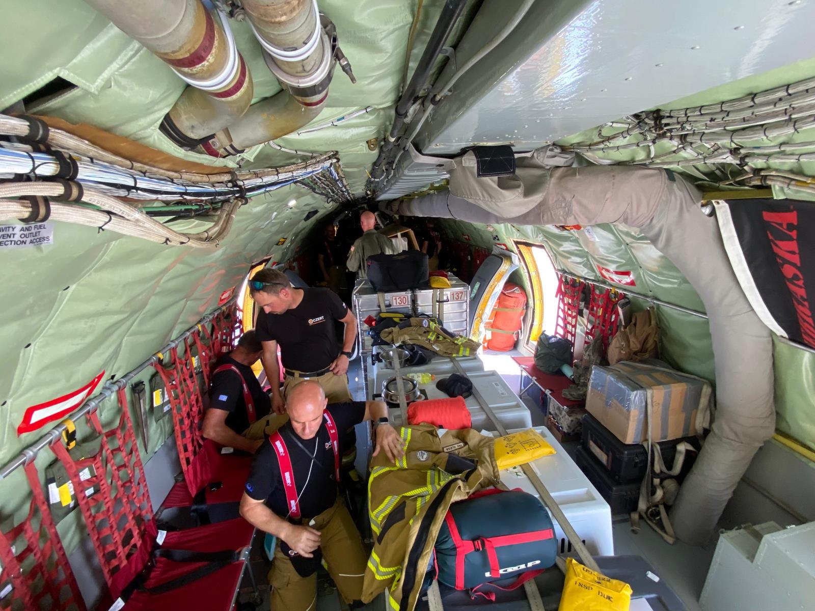 Mise týmu českých hasičů v Texasu končí, v ČR přistanou ve středu ráno