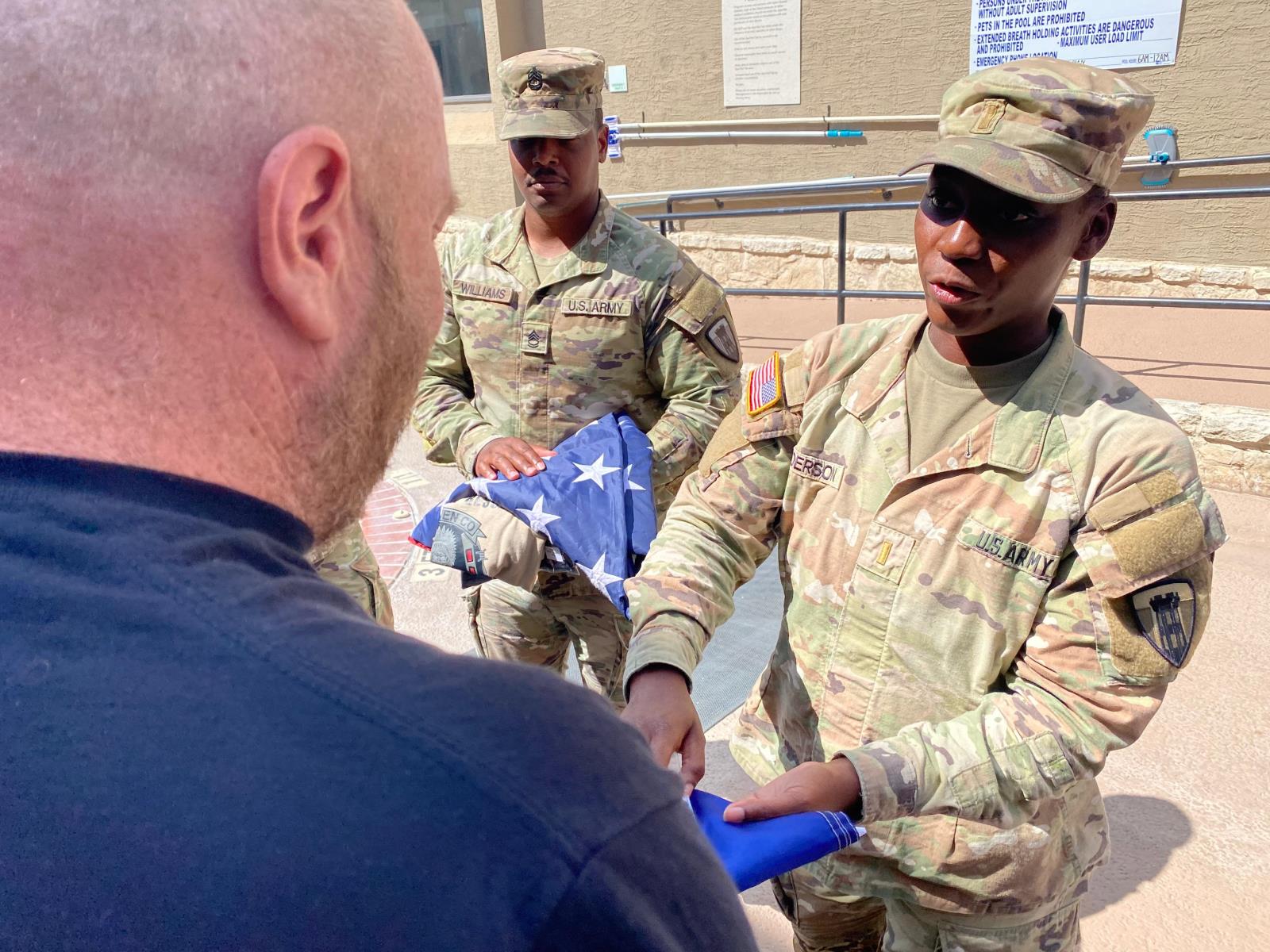 Mise týmu českých hasičů v Texasu končí, v ČR přistanou ve středu ráno