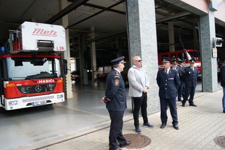 Návštěva misnistra vnitra u HZS ÚK (32).JPG