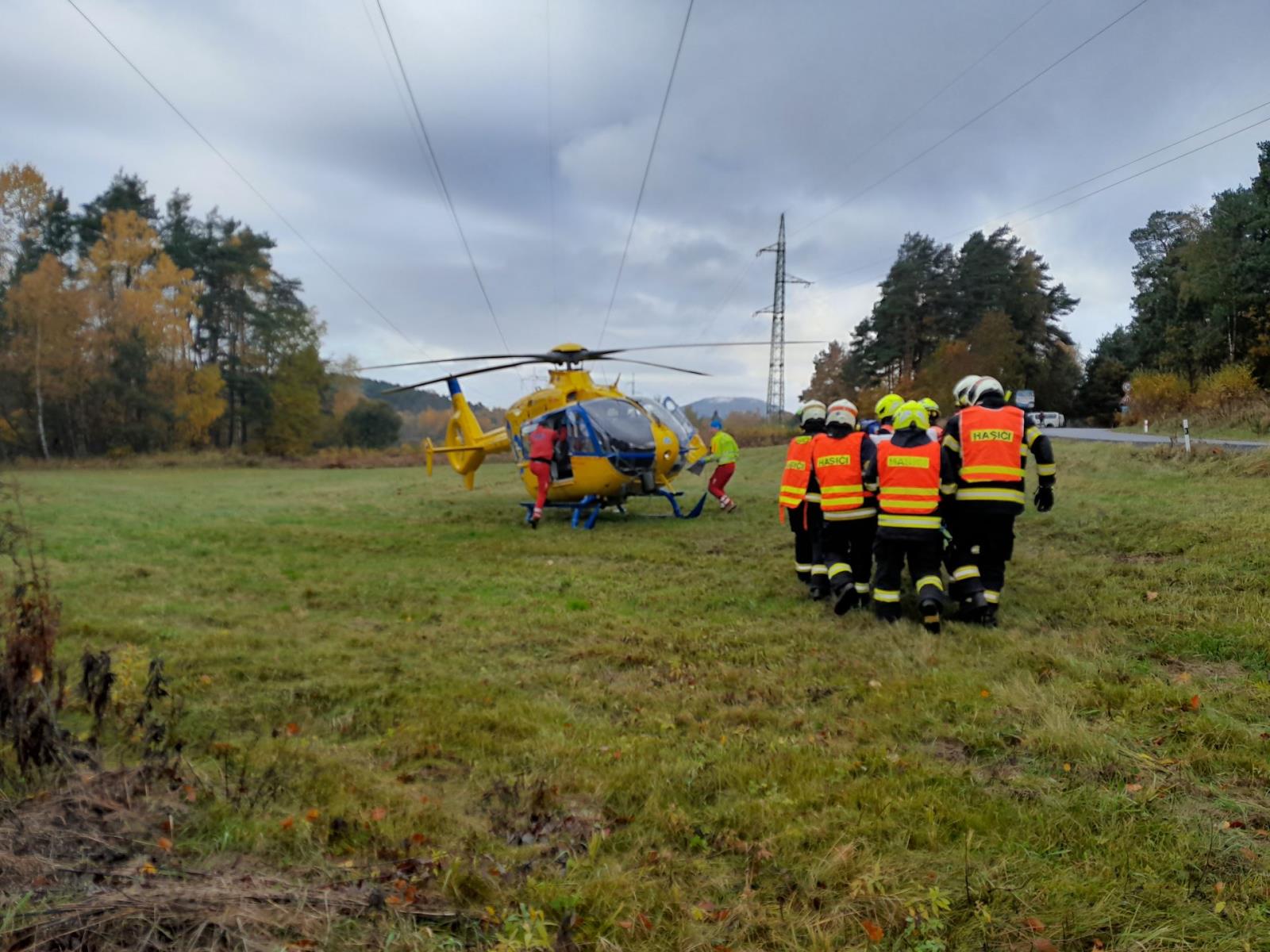 Na místo byl povolán také vrtulník Letecké záchranné služby