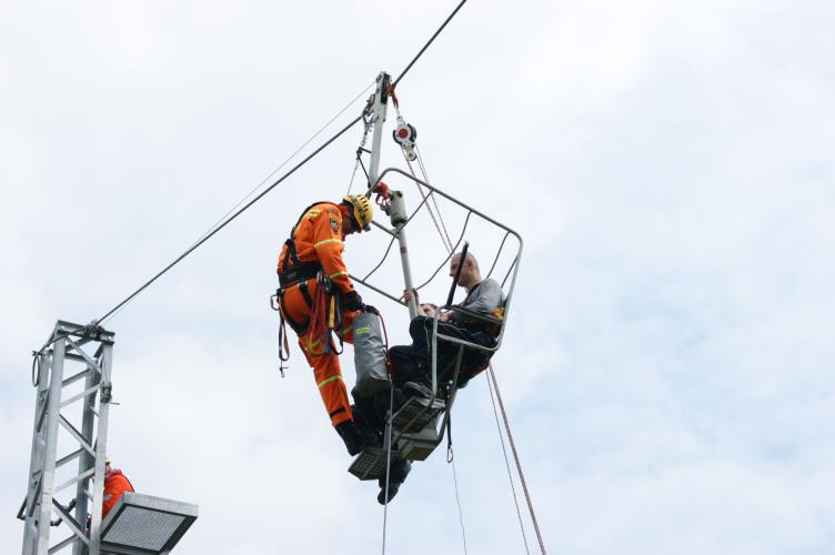 Návštěva ministra vnitra u HZS ÚK (25).JPG