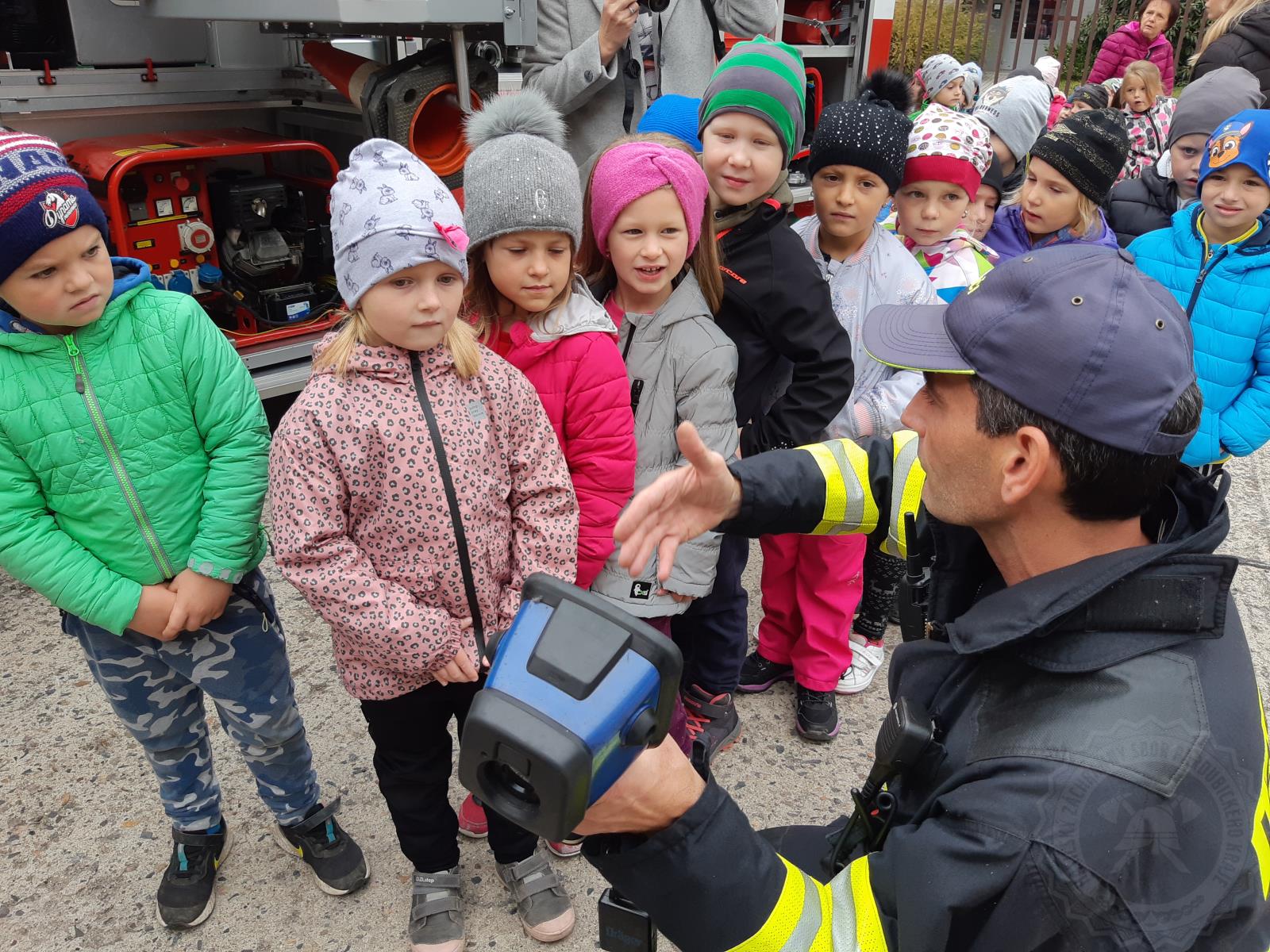 Návštěvy hasičů v MŠ (6).jpg