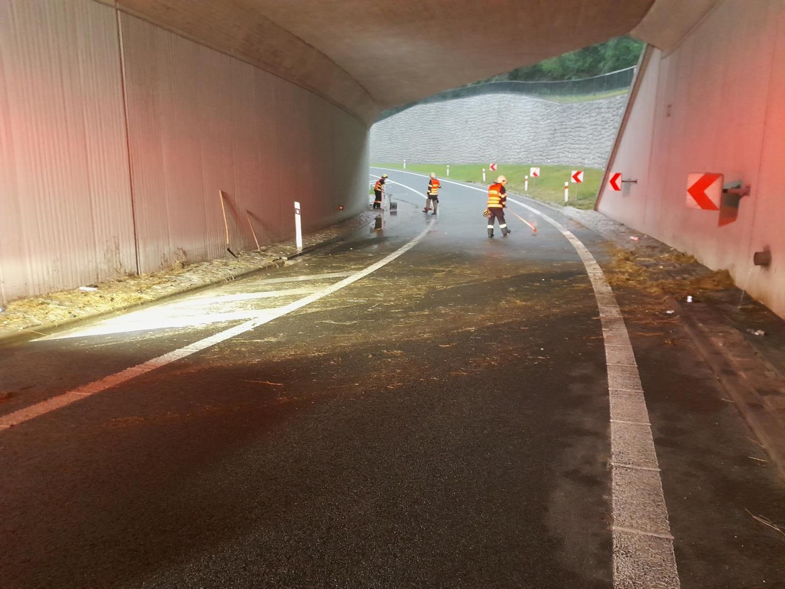 Odčerpání laguny na komunikaci I/65