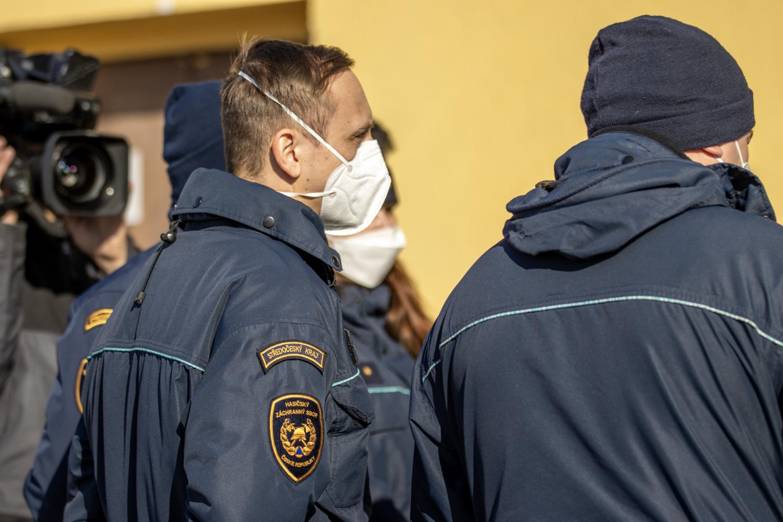 Odjezd týmů do Pomezí nad Ohří ze stanice v Říčanech