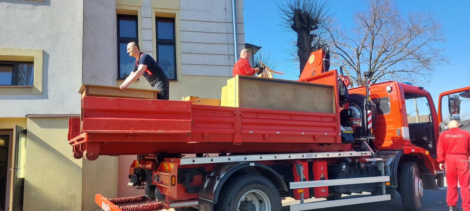 Odvoz nábytku ze Záluží do Budíškovic - 28. 3. 2022 (2).jpg