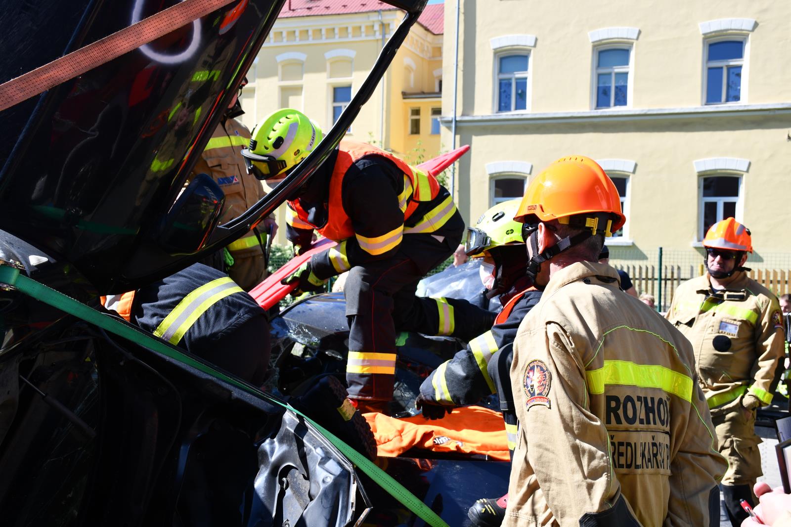 Okresní kolo soutěže ve vyprošťování osob z havarovaných vozidel v Chomutově