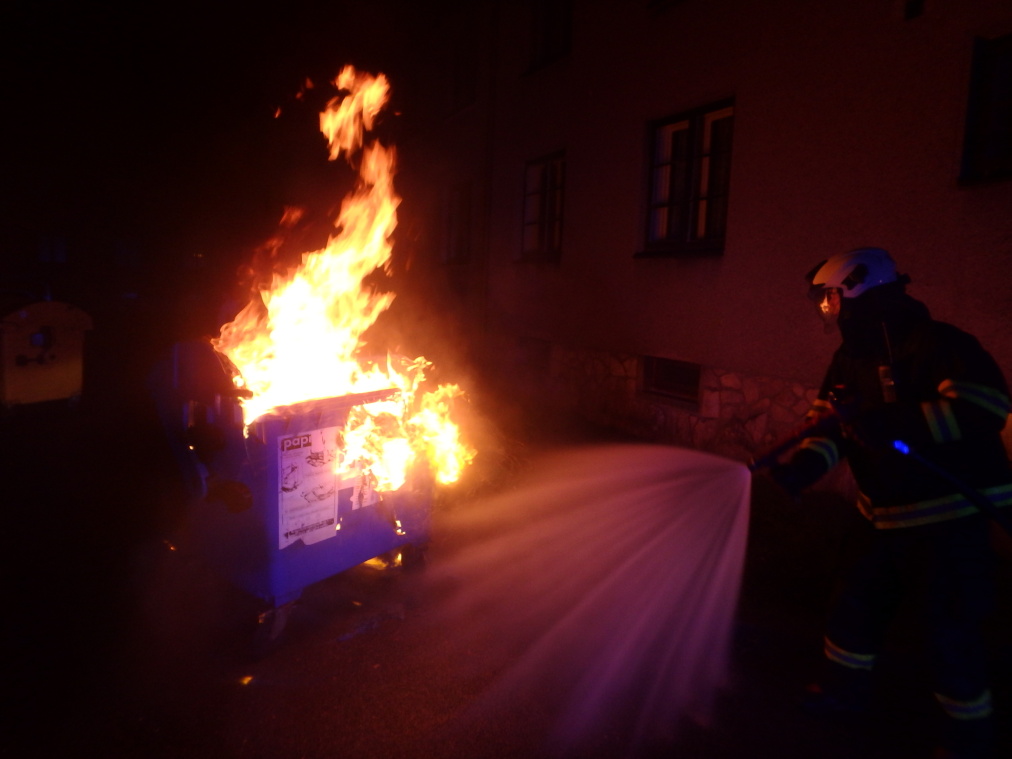 P kontejneru, Trutnov.JPG