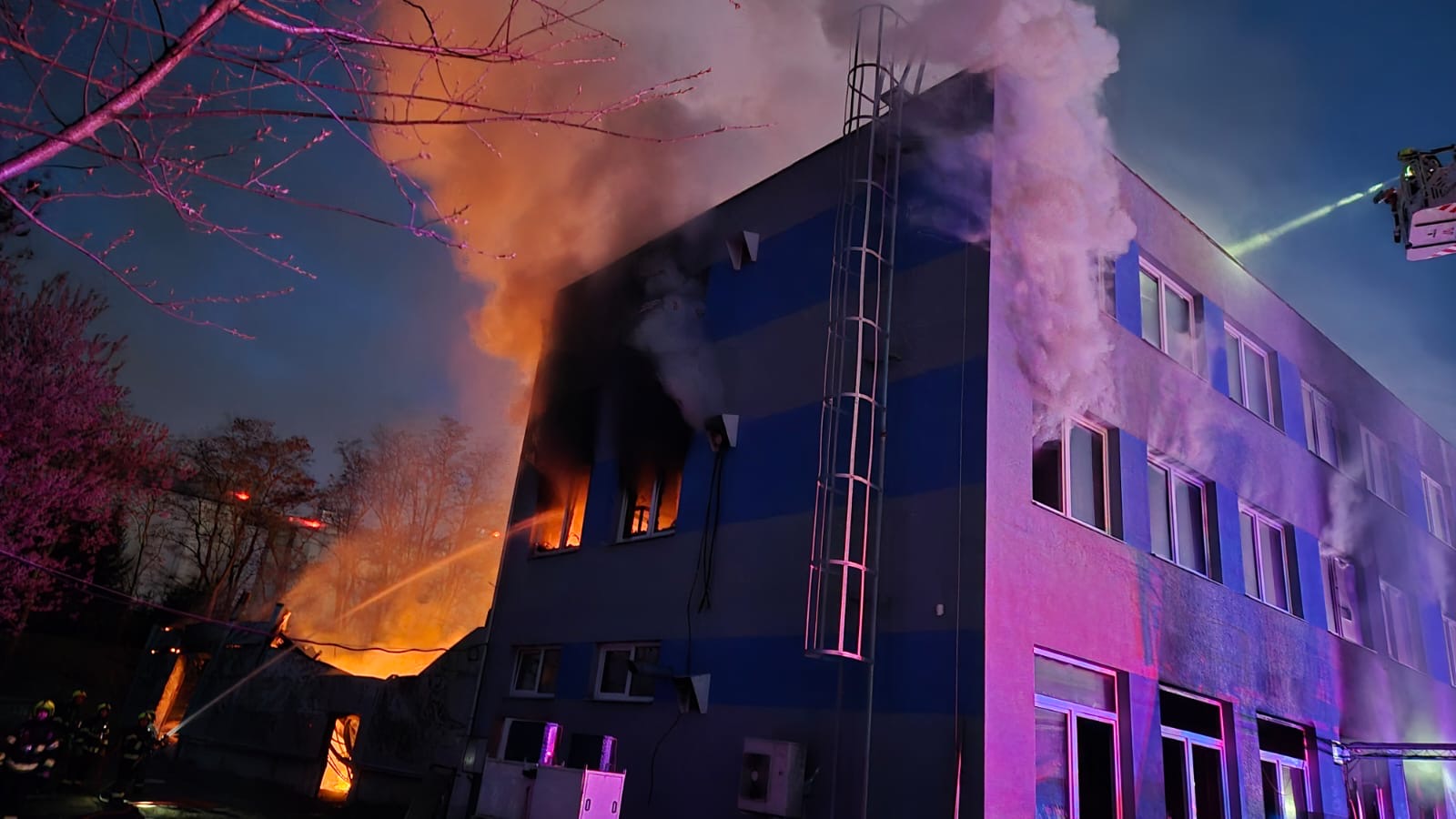 P_haly Pardubice.JPG