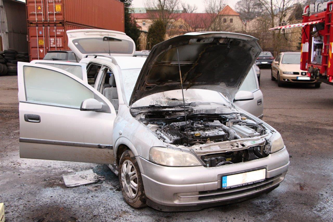 Požár osobního auta (1).jpg