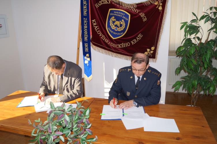 Podpis dohody HZS a ČIŽP.JPG