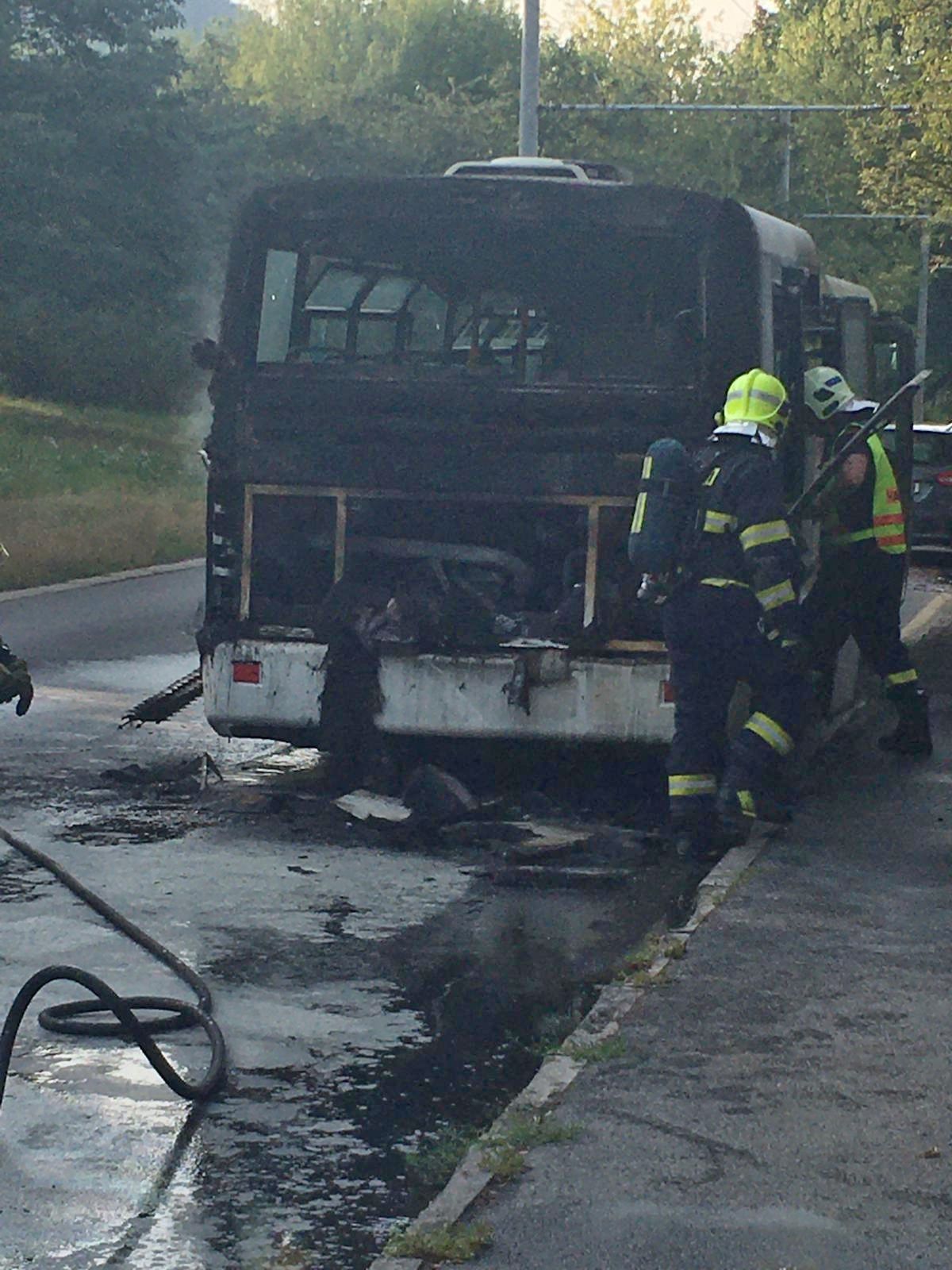 Pož autobusu Teplice.jpg