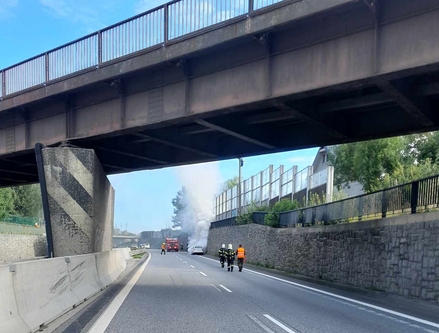 Požár OA na komunikaci I/35