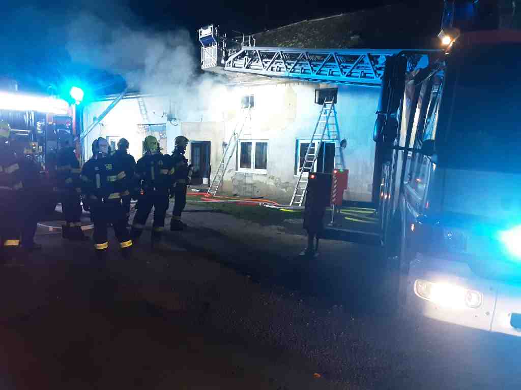 Požár RD Oplocany - požár střechy 24.10.2022