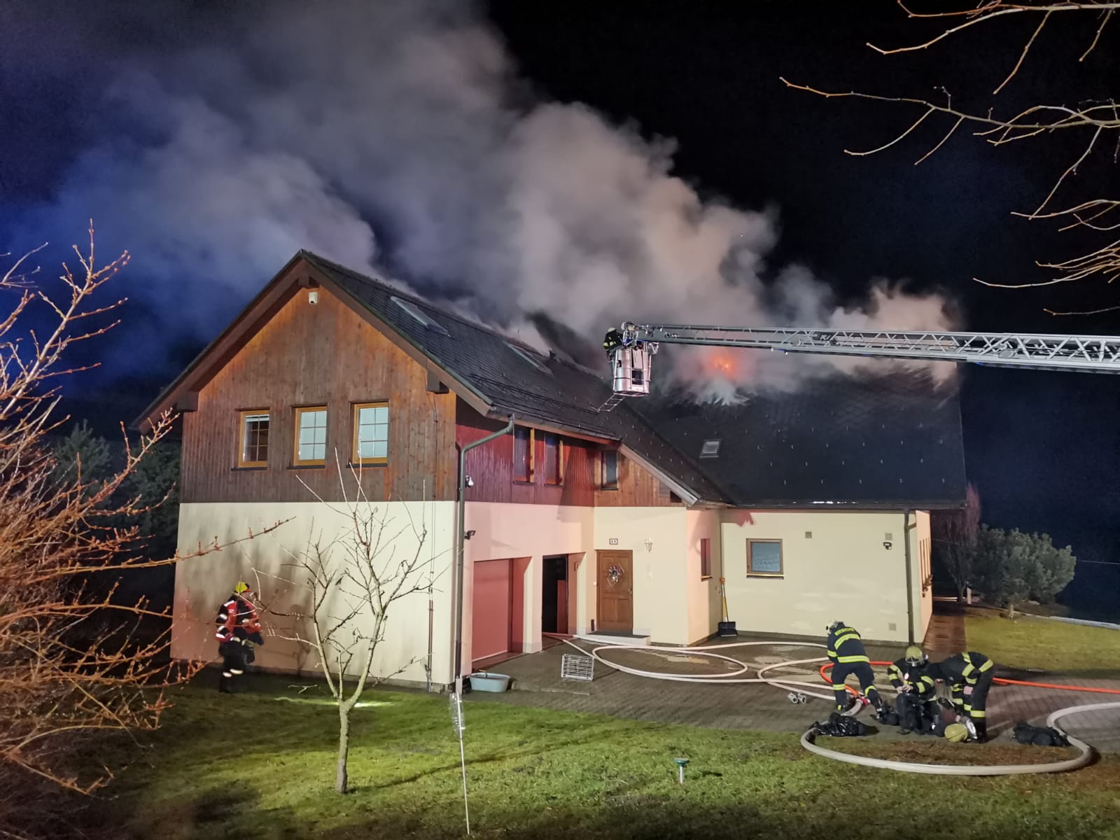 Požár RD ve Světlé pod Ještědem_6