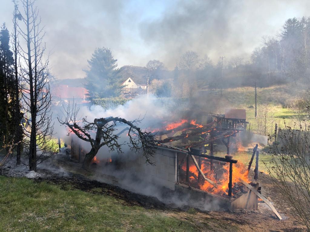 Požár altánu Rtyně nad Bílinou (4).jpg