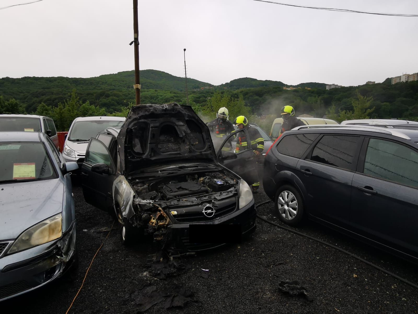 Požár aut v autobazaru (3).jpg