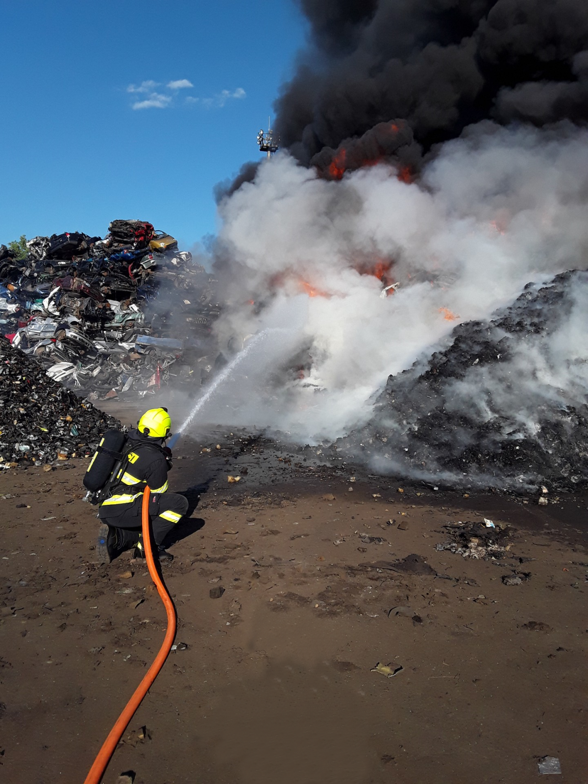 Požár autovraků ČL, 28. 6. 2025