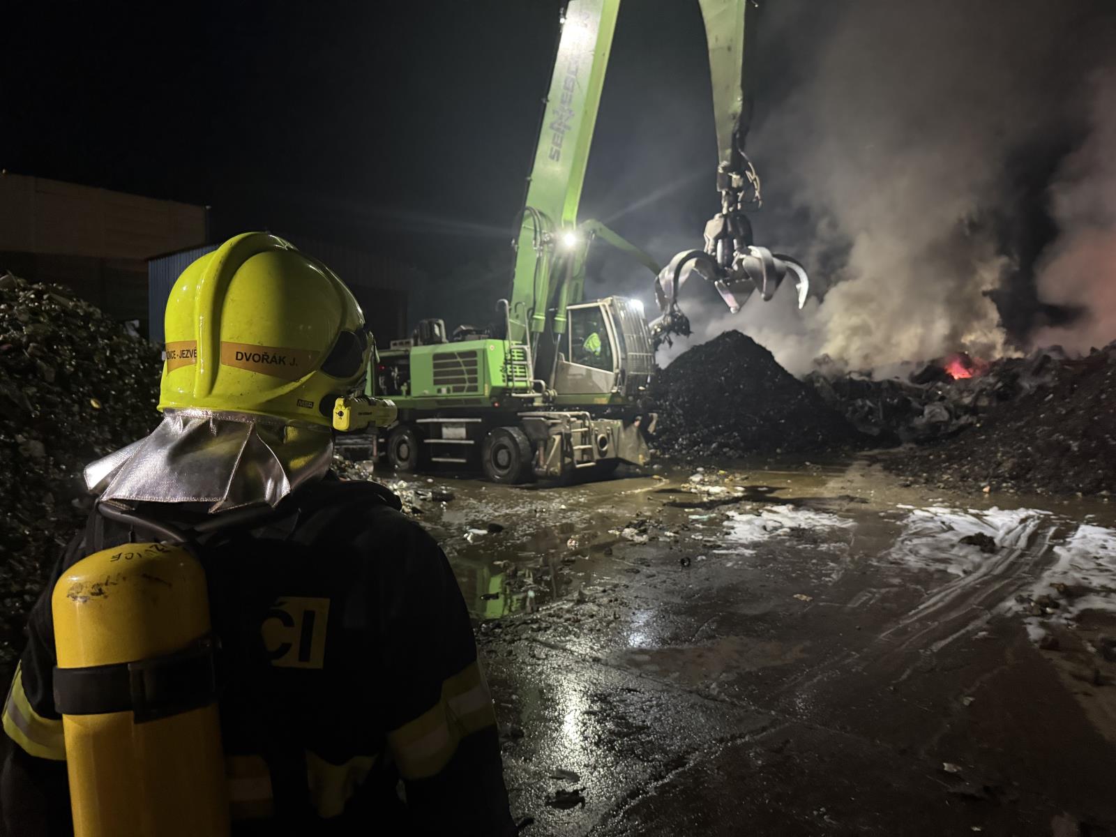 Požár autovraků ČL, 28. 6. 2025