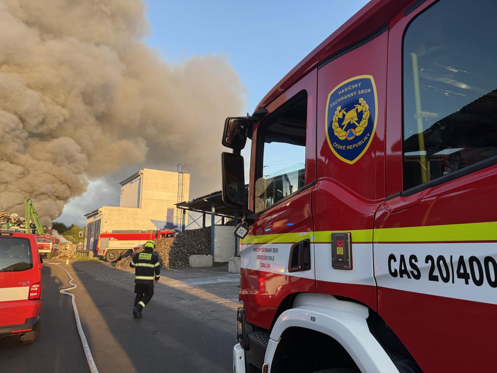 Požár autovraků ČL, 28. 6. 2025