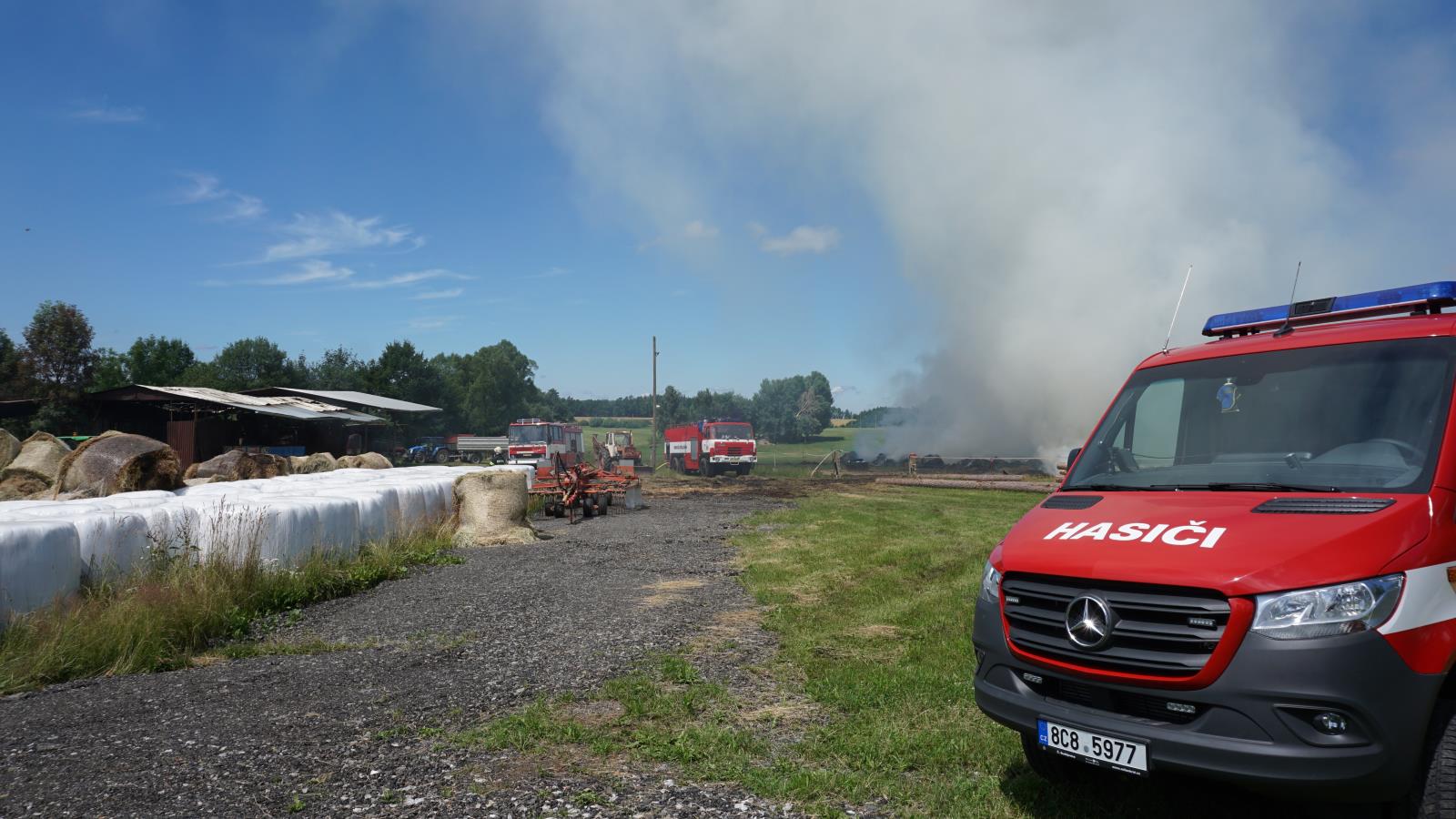 Požár balíků, Dolní Třebonín - 12. 7. 2021 (8).JPG