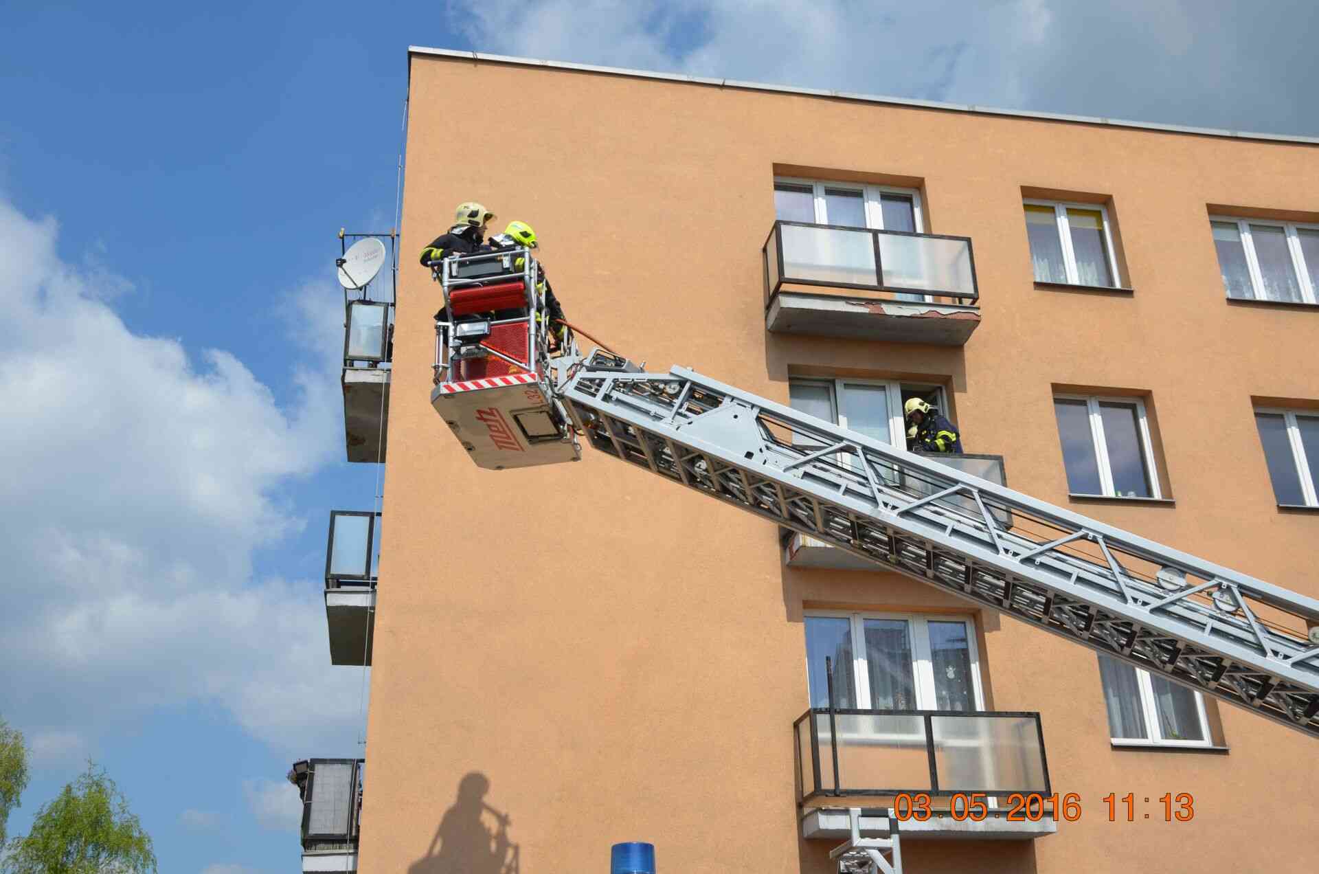 Požár balkonu Chomutov (2).JPG