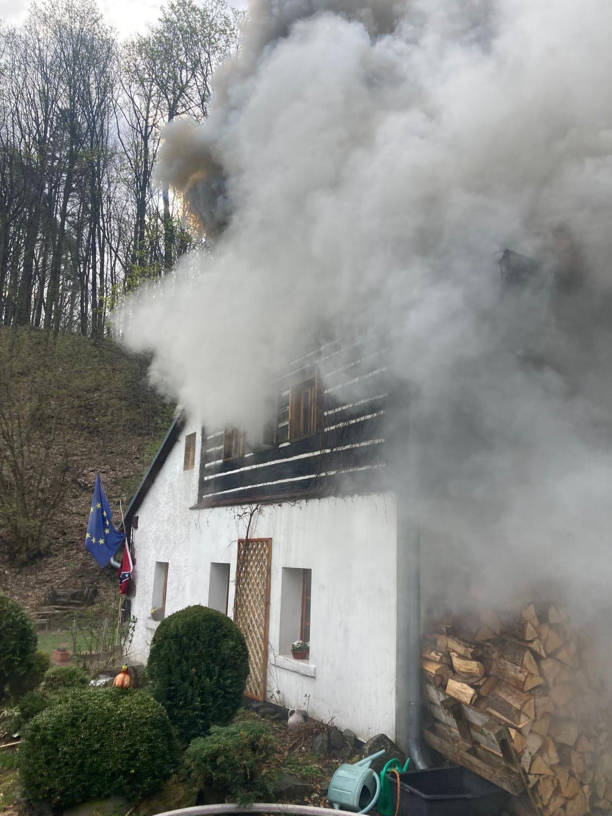Požár chalupy ve Fojtovicích u Heřmanova.