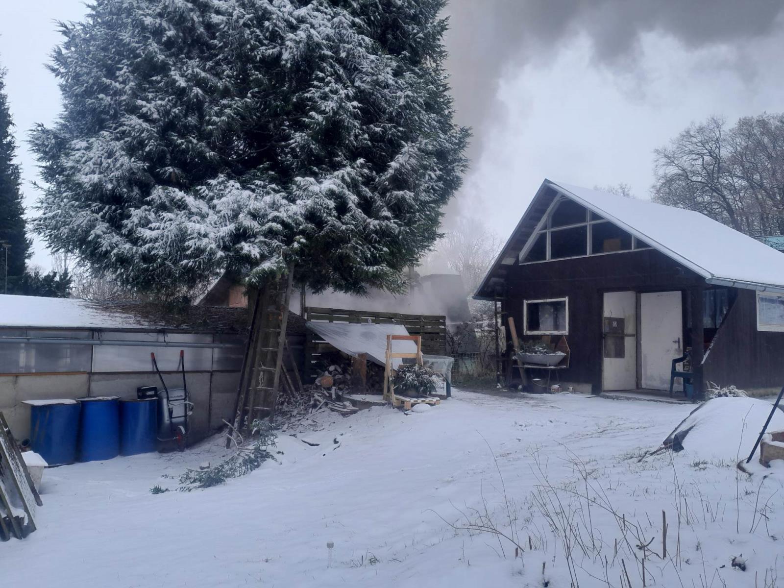 Požár chatky ve Staré Lípě