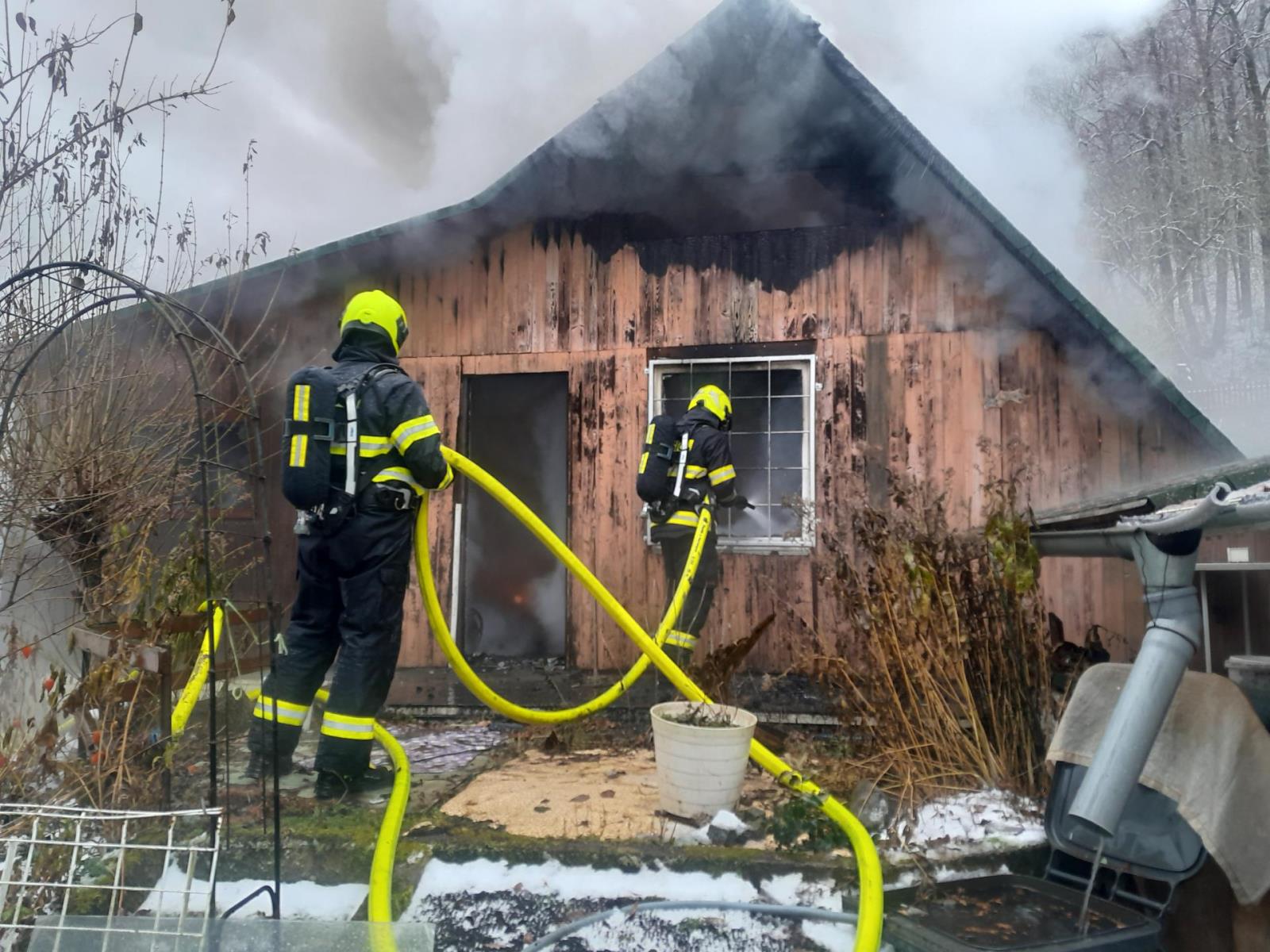 Požár chatky ve Staré Lípě
