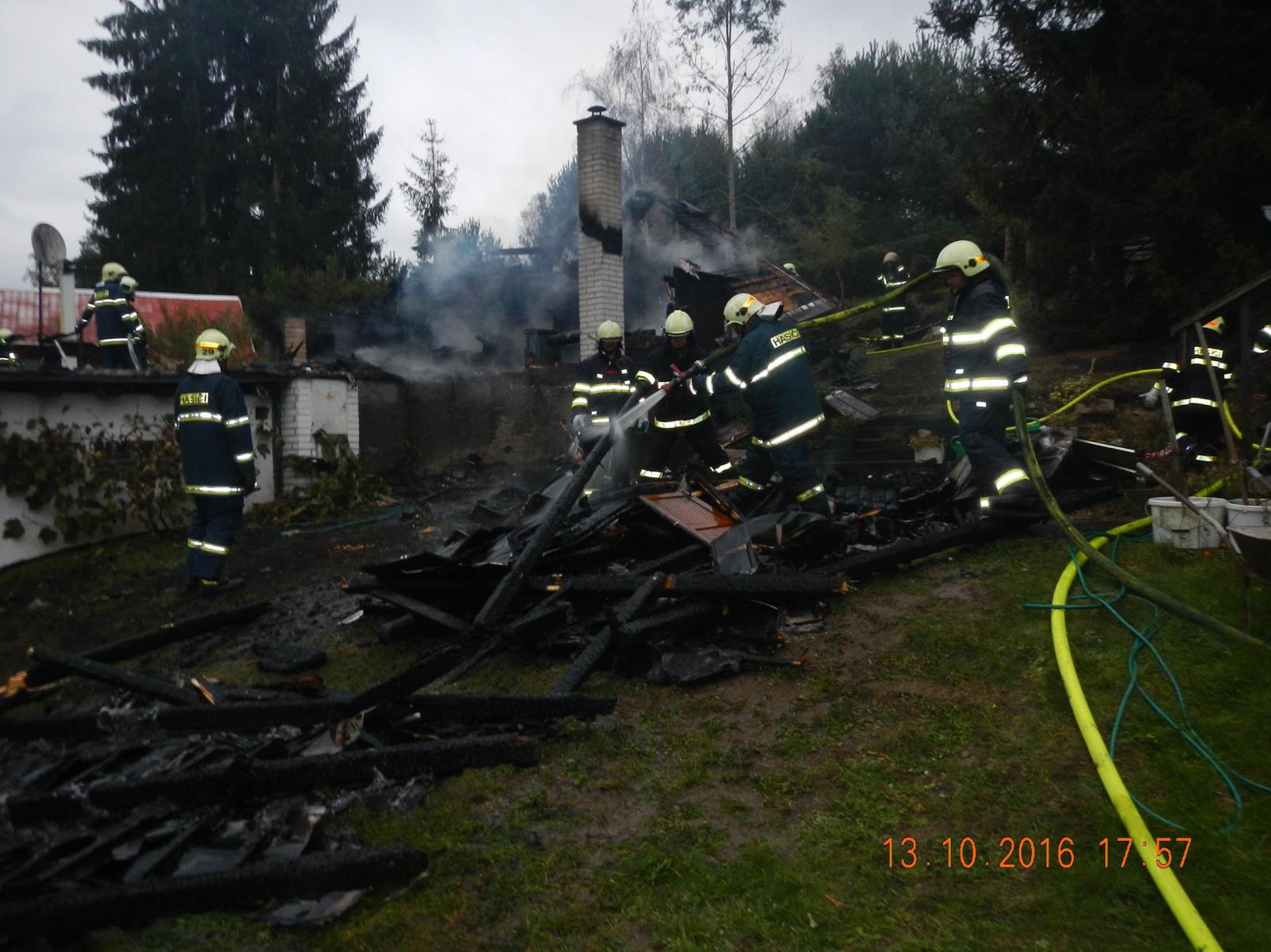 Požár chaty, Slavňovice - 13. 10. 2016 (3).JPG