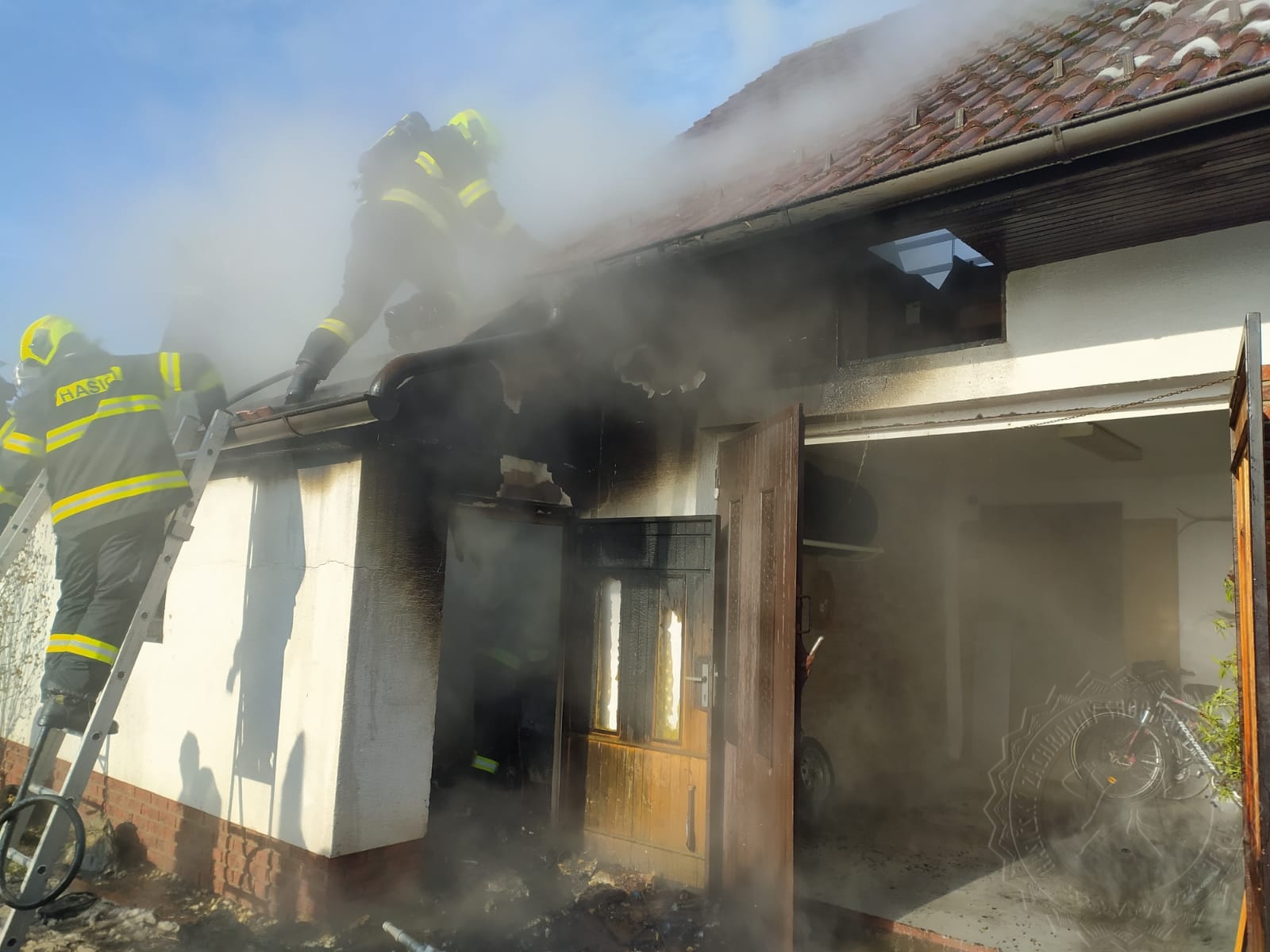 Požár dílny Podhořany16-1-2021 (4).jpg