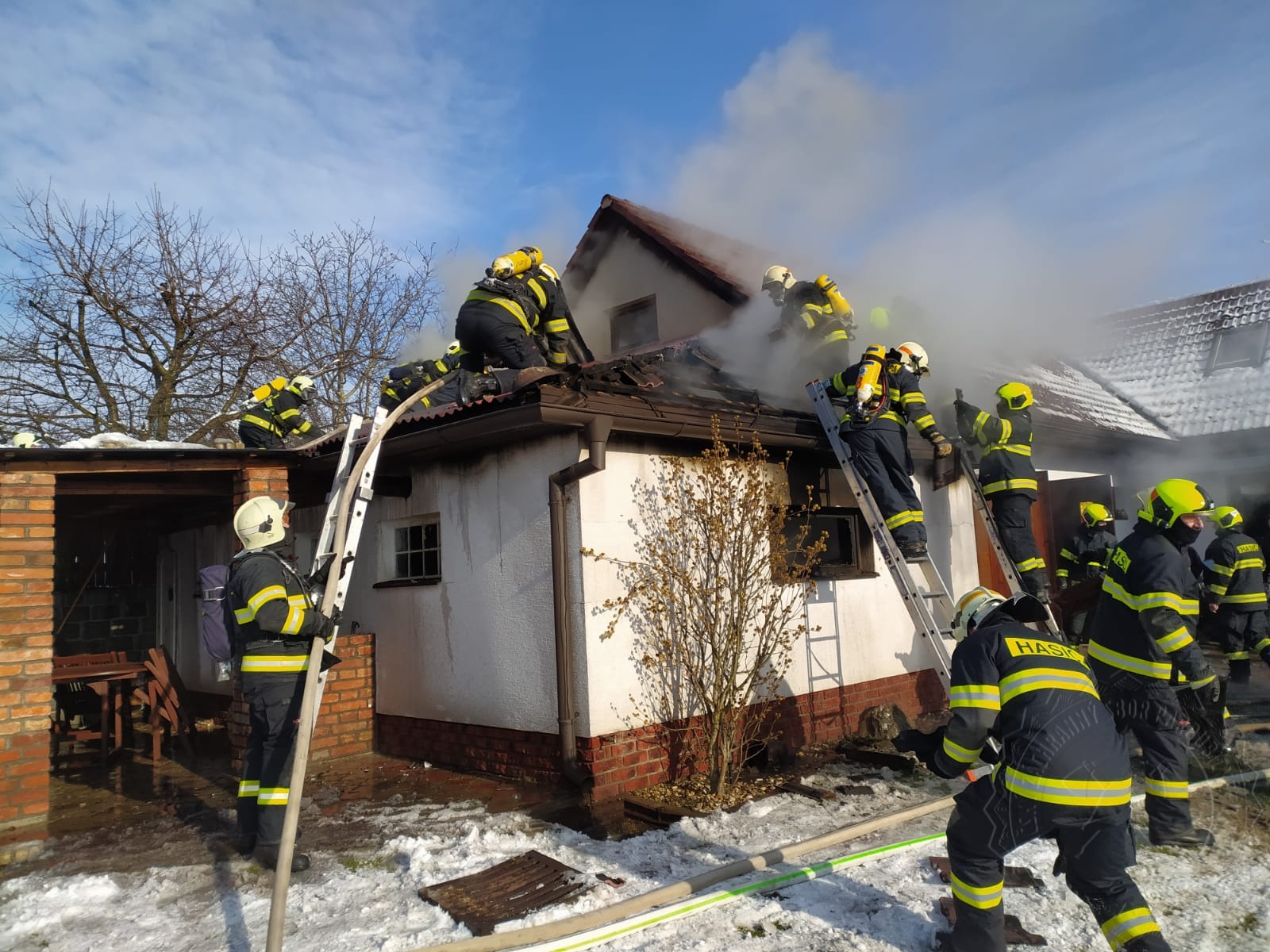 Požár dílny Podhořany16-1-2021 (5).jpg