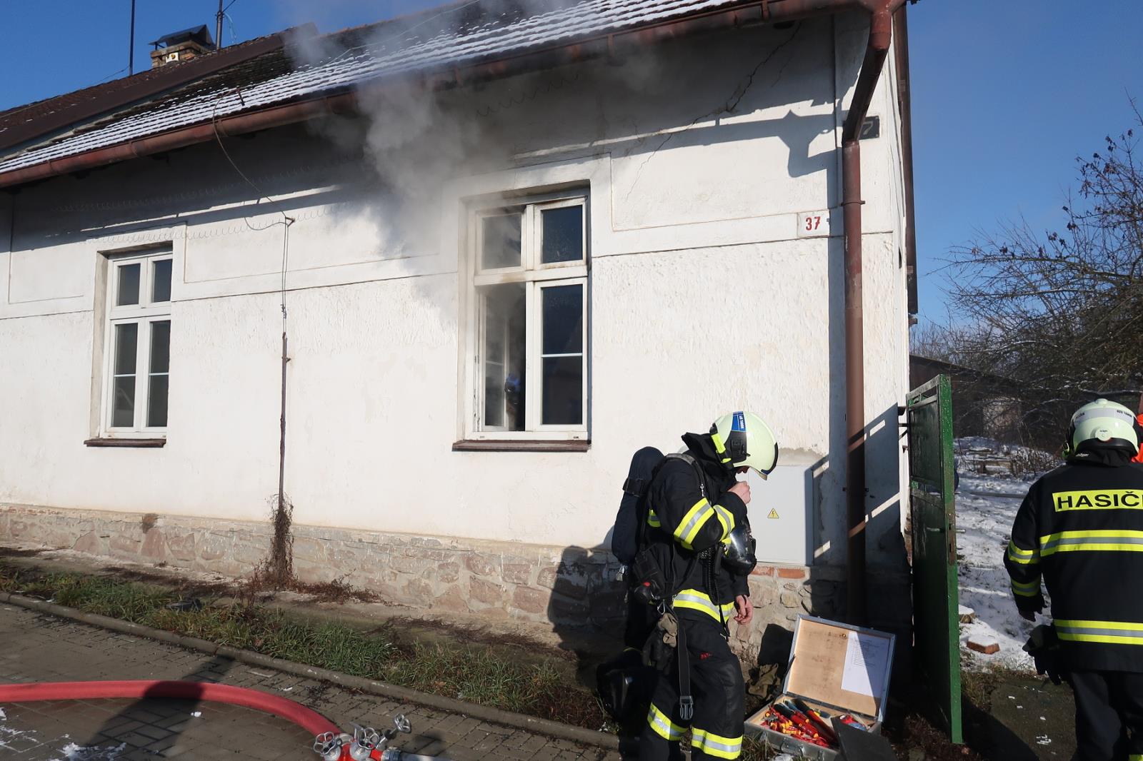 Požár domu, Zárybničná Lhota - 4. 2. 2019 (2).JPG