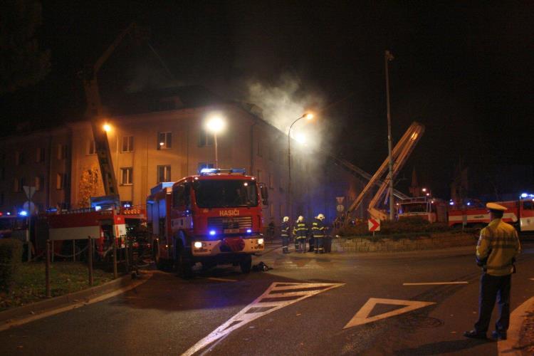 Požár domu Kadaň 1.jpg