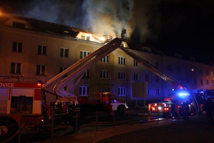 Požár domu Kadaň 4.jpg