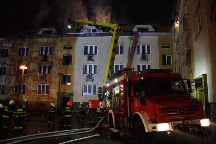 Požár domu Kadaň 7.jpg