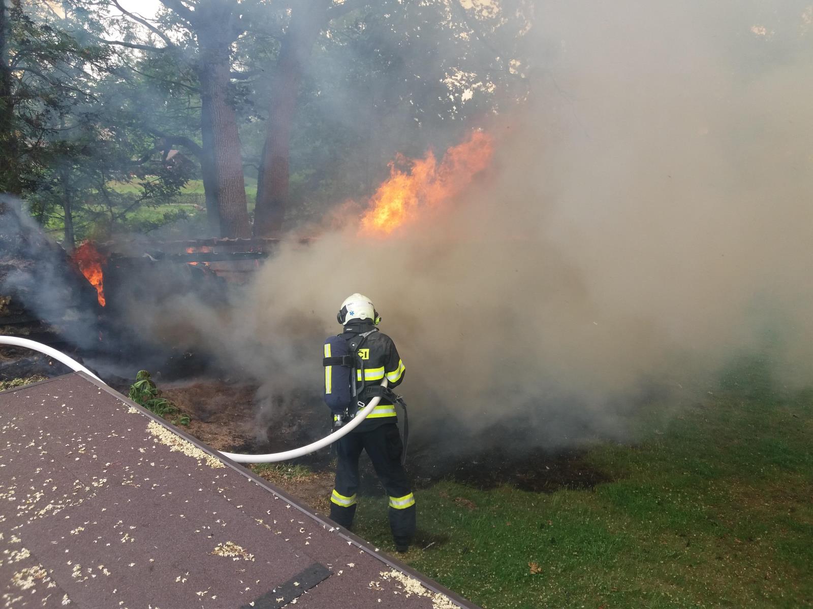 Požár dřeva, Planá nad Lužnicí - 24. 5. 2018 (9).jpg