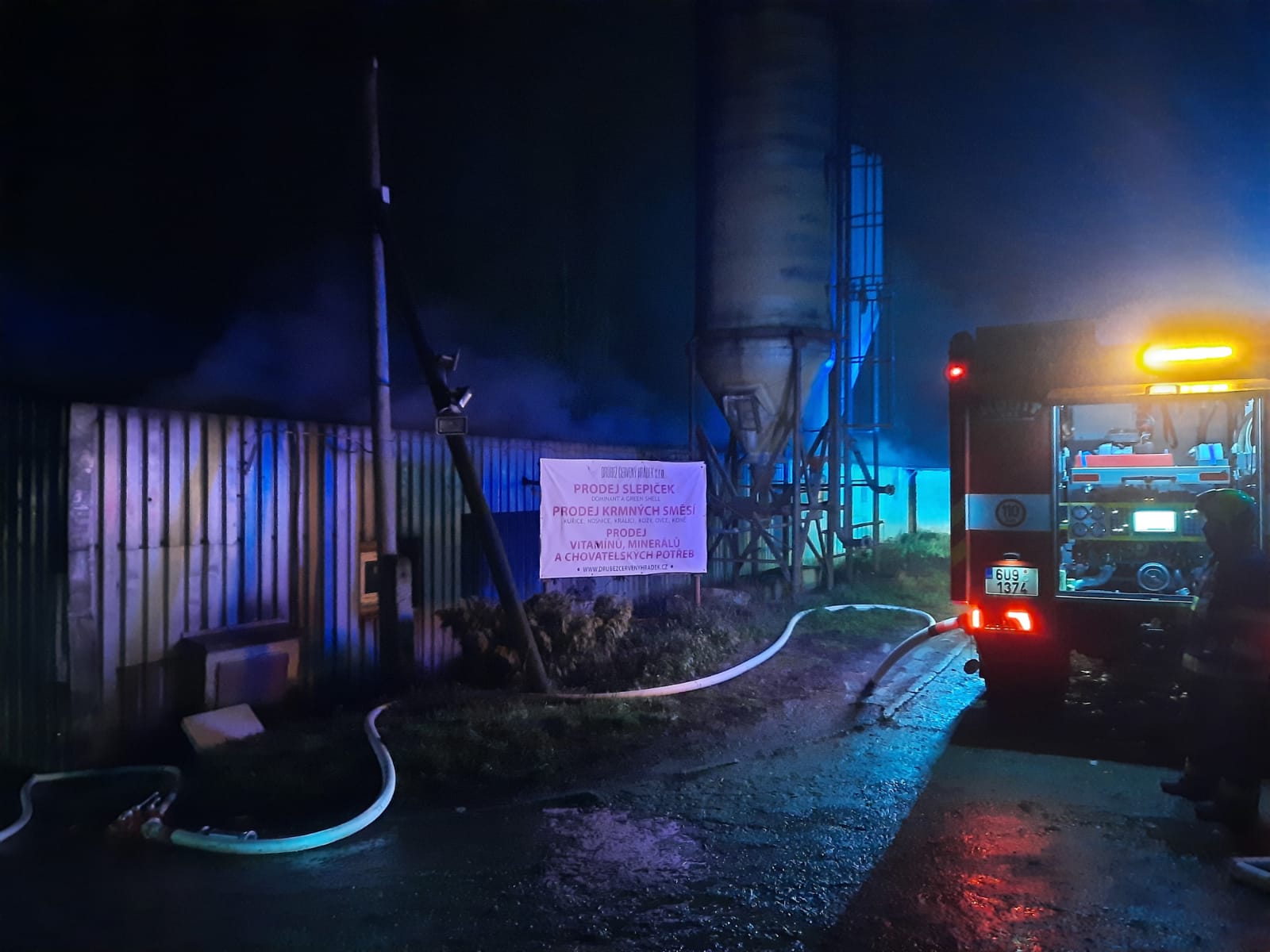 Požár drůbežárny Červený Hrádek (2).jpg