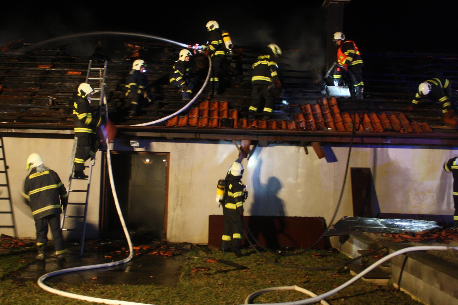 Požár garáže, Hůrky - 15. 3. 2019 (9).JPG