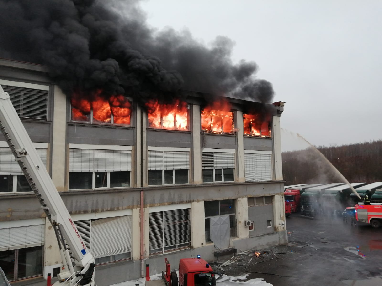 Požár hala Most (3).jpg