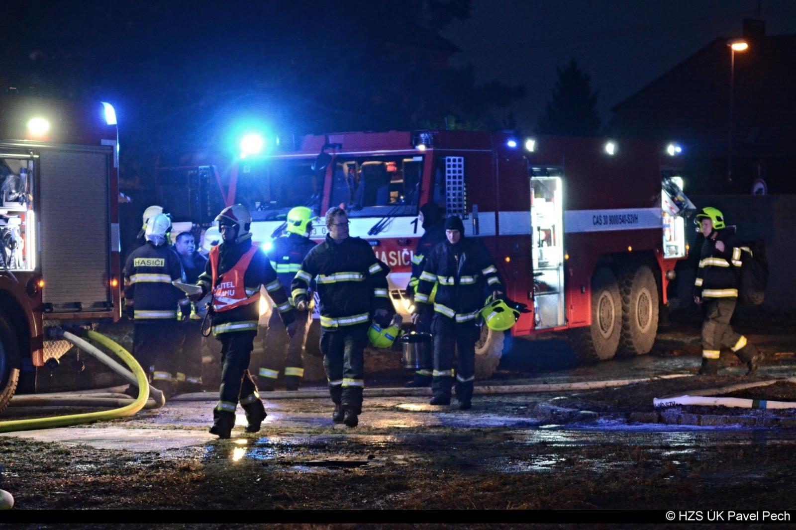 Požár haly Roudnice (1).jpg