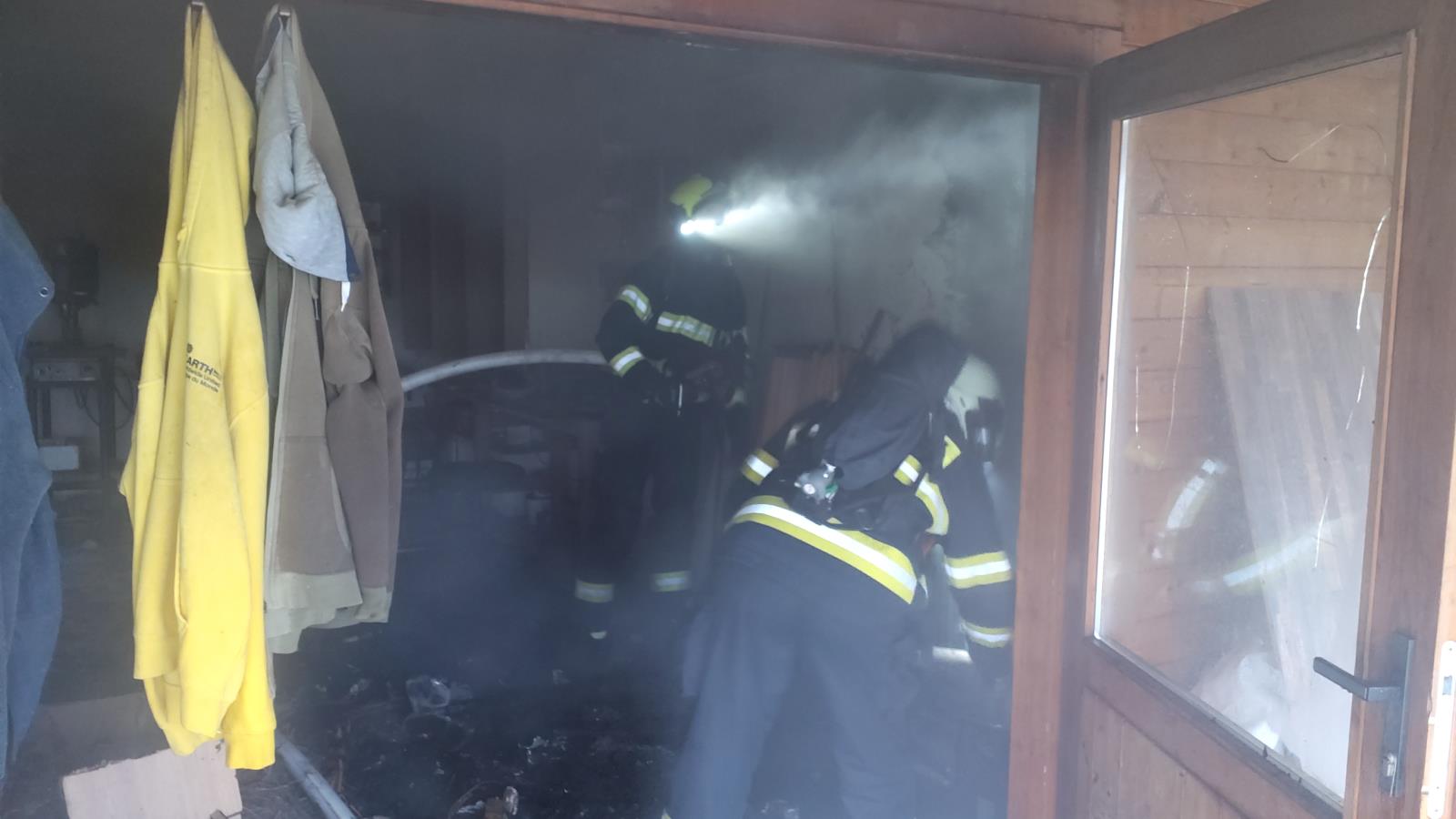 Požár hobby dílny v Louce