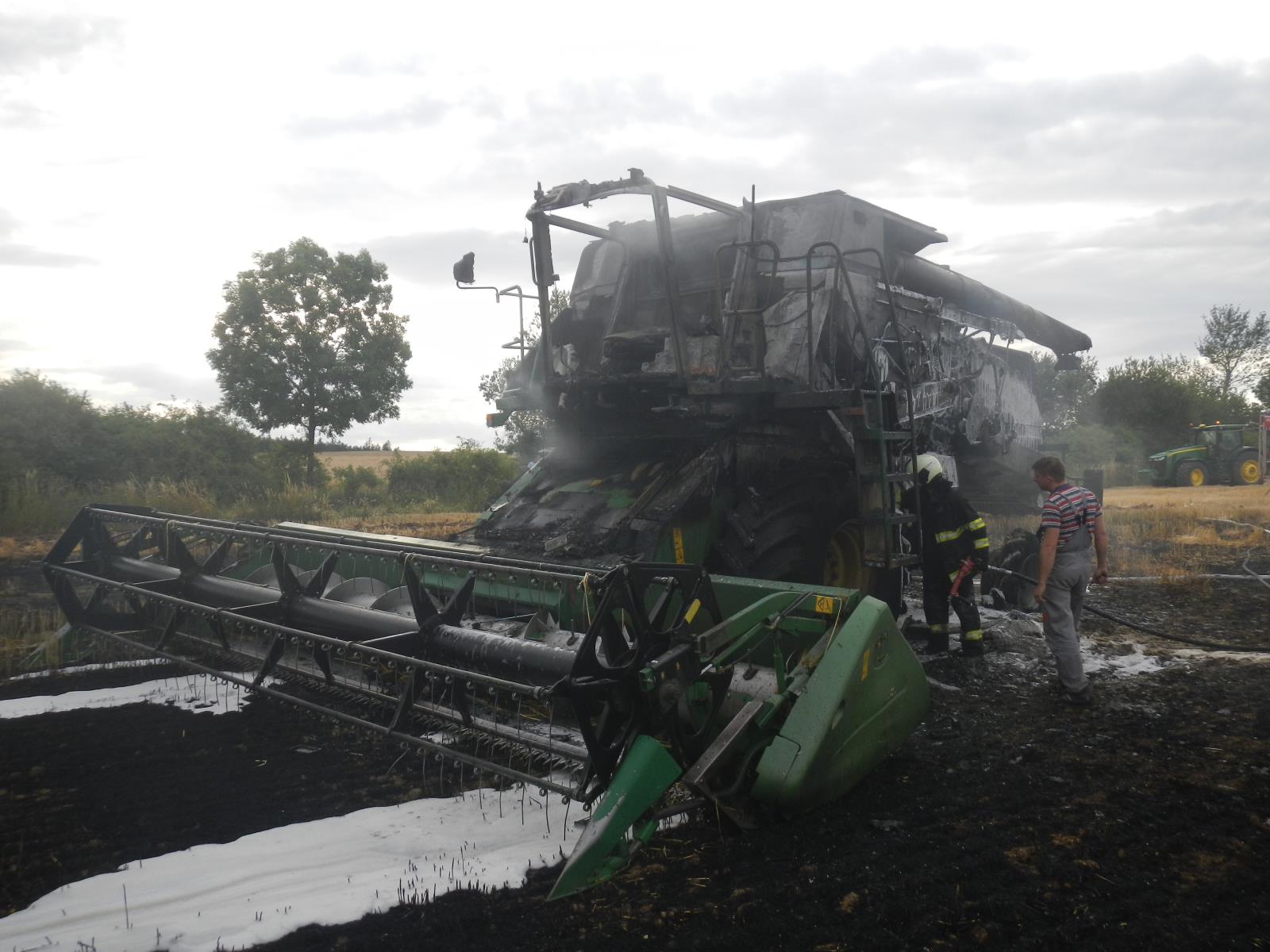 Požár kombajnu, Křenovice - 6. 7. 2019 (6).JPG