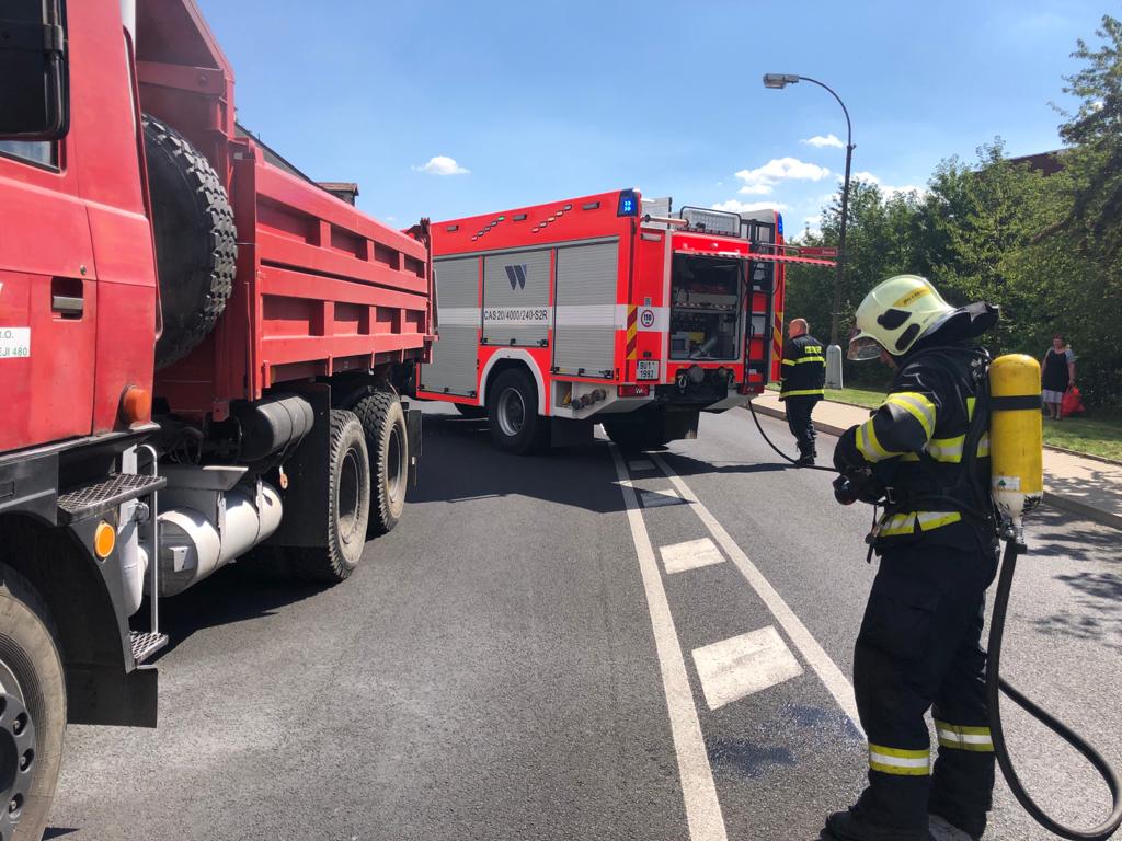 Požár nákladního auta (1).jpg