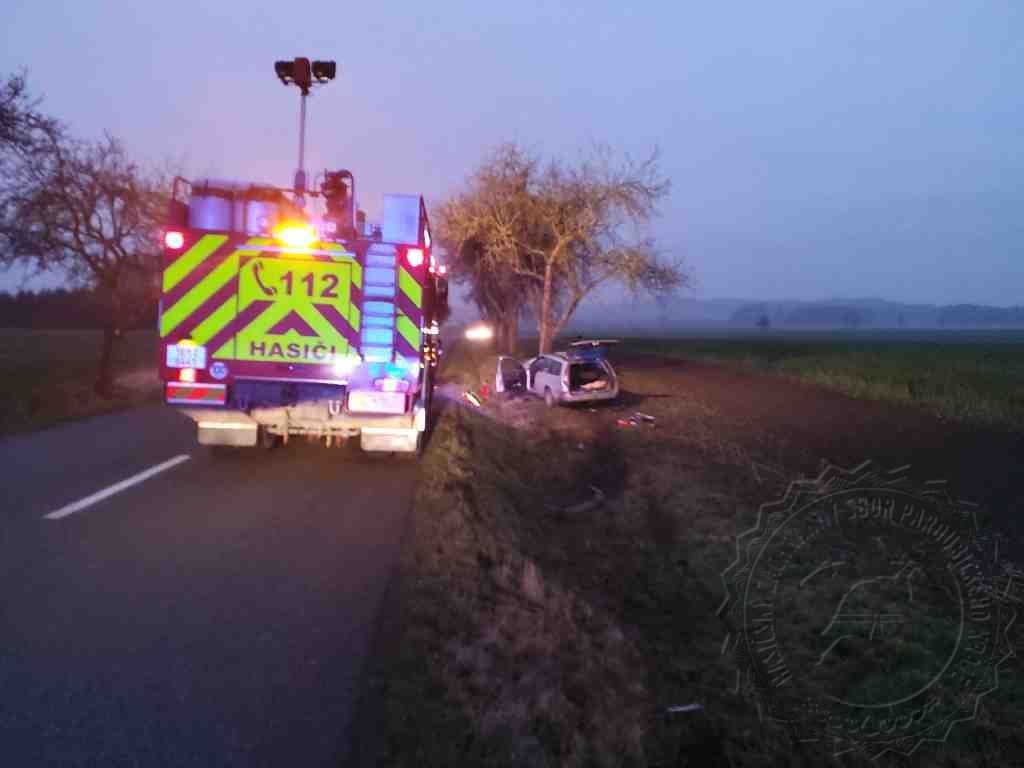 Požár osobního vozidla Helvíkovice2 14.12.2020.jpg