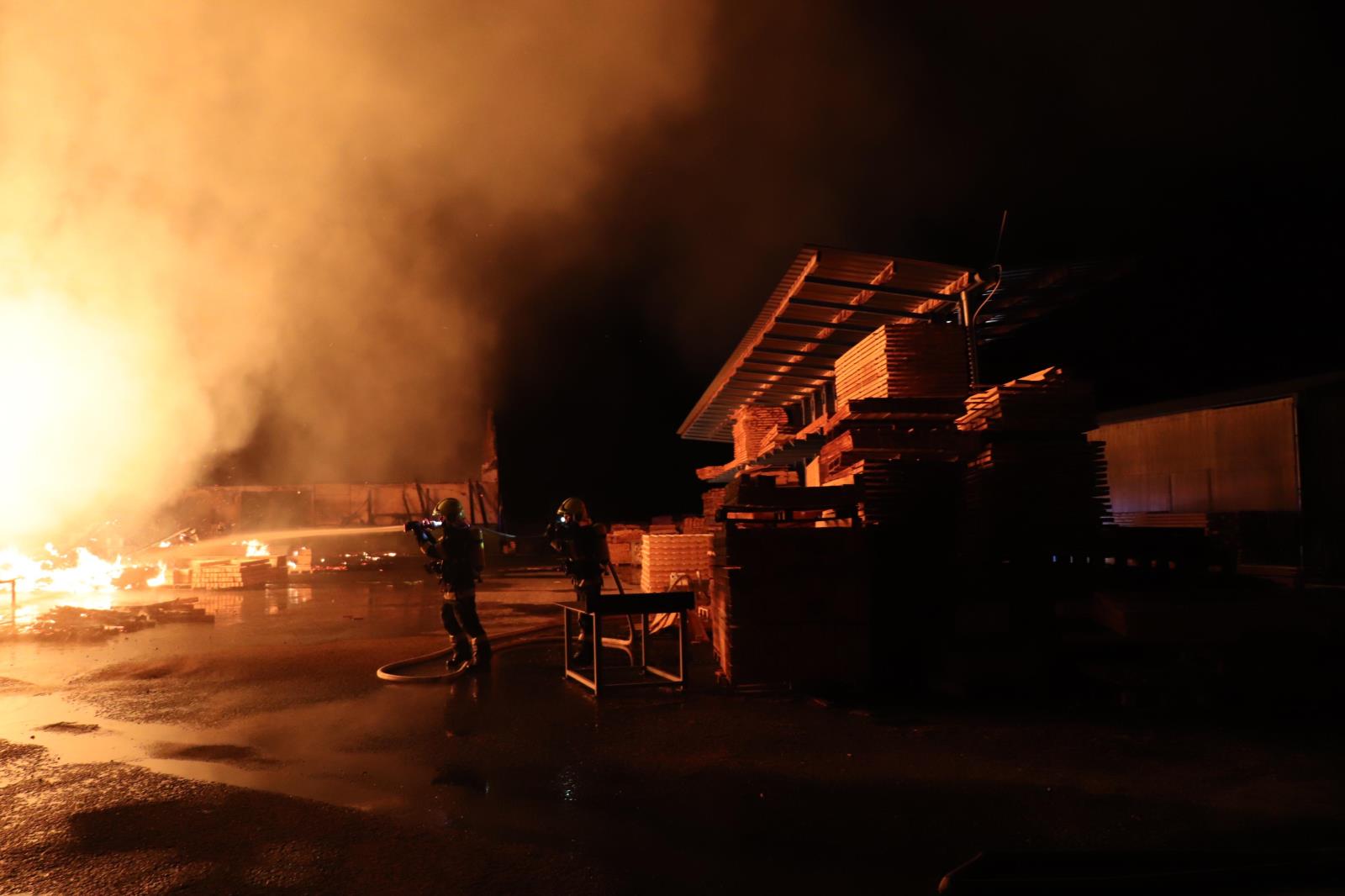 Požár pily, Mirkovice - 26. 4. 2019 (43).JPG