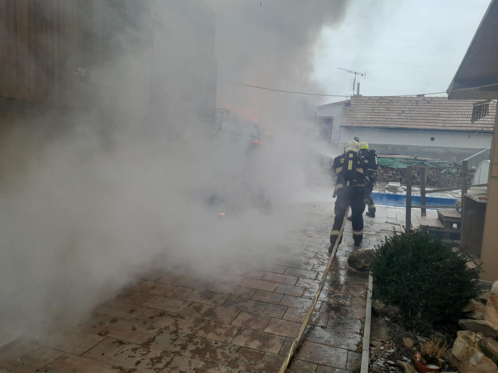 Požár přístavku Cítoliby (3).jpeg