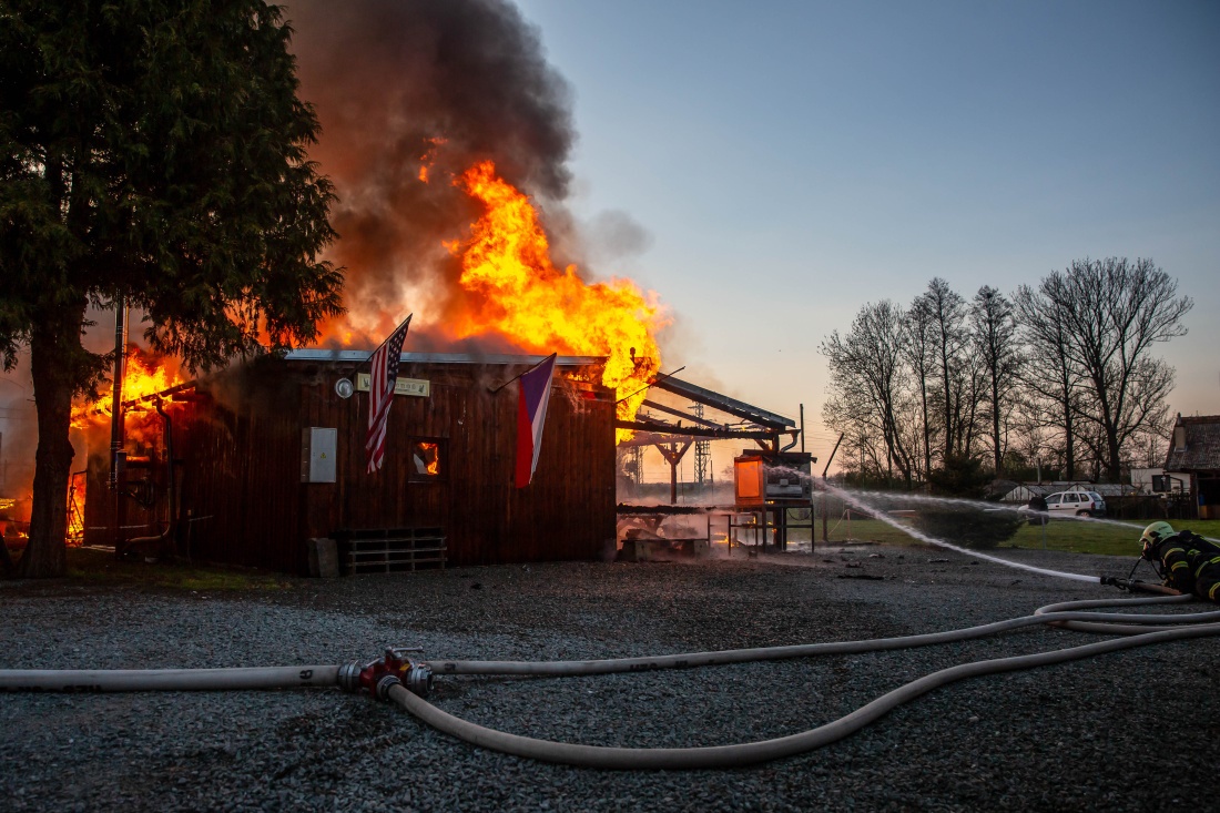 Pozar restaurace v Jaromeři.jpg