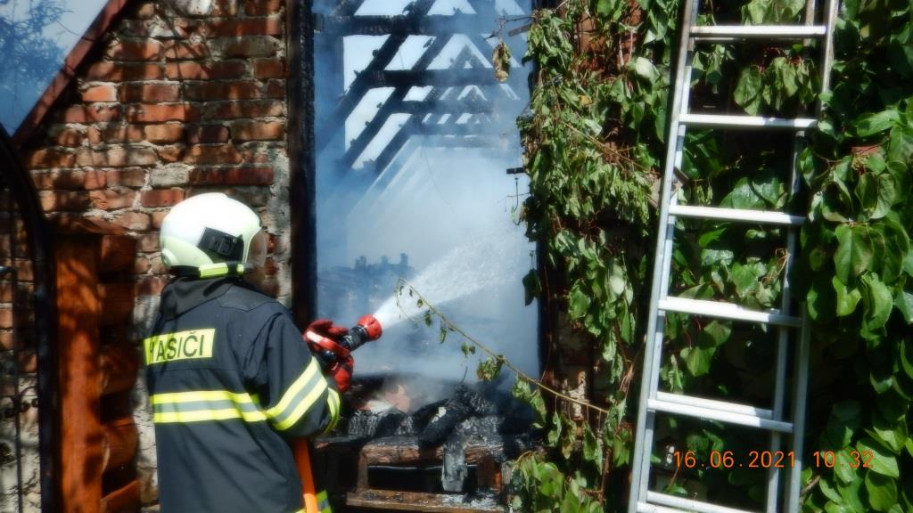 Požár rodinného domu, Vlachovo Březí - 16. 6. 2021 (2).JPG