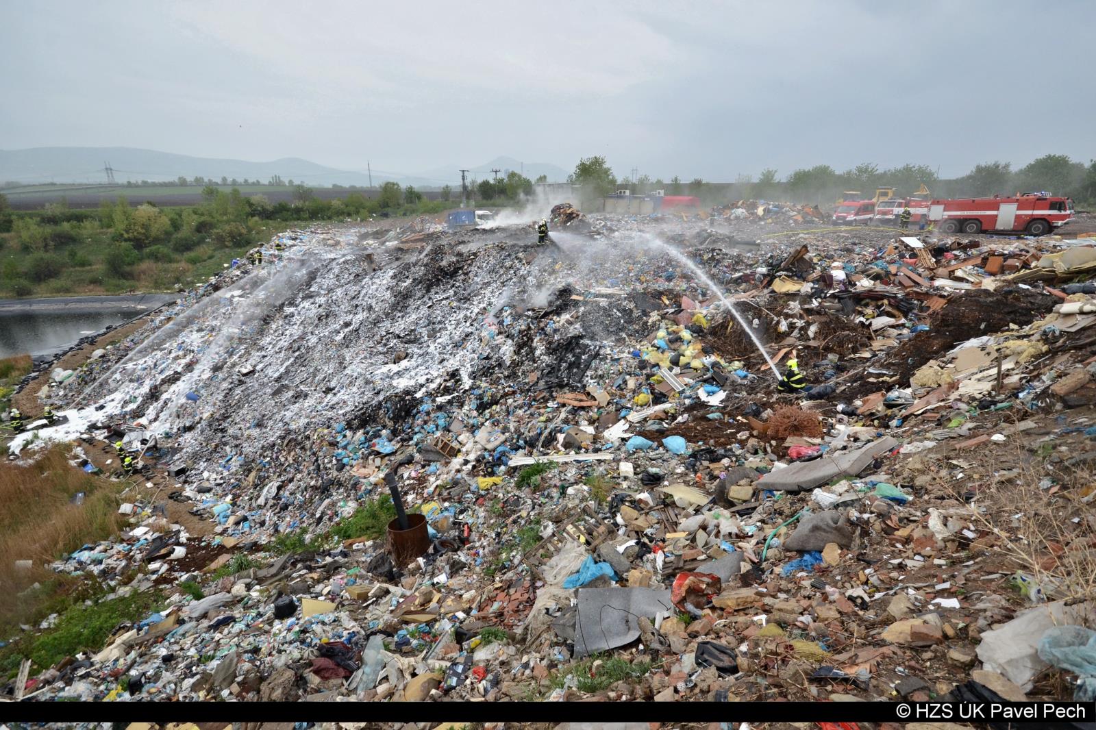 Požár skládka (2).jpg