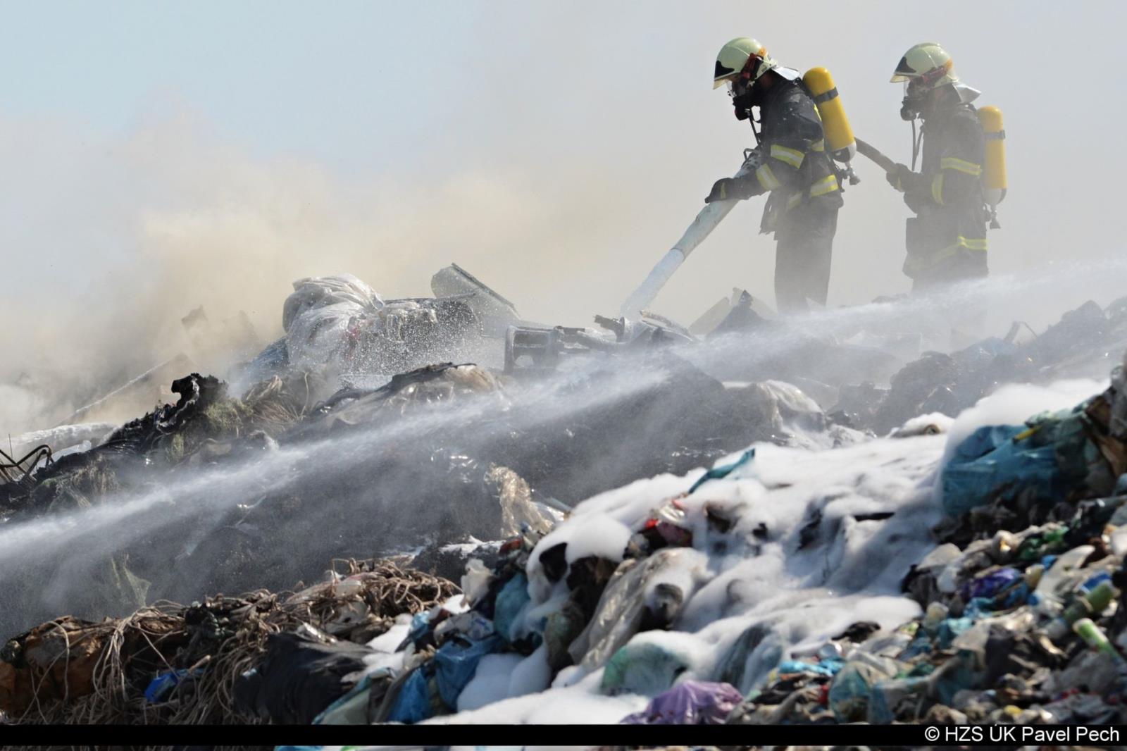 Požár skládky Siřejovice 12.jpg